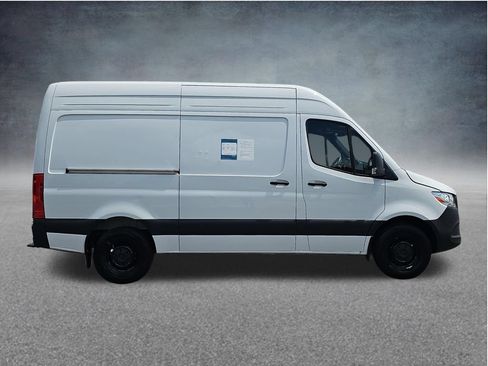 Used 2025 Mercedes-Benz Sprinter 2500 image 3