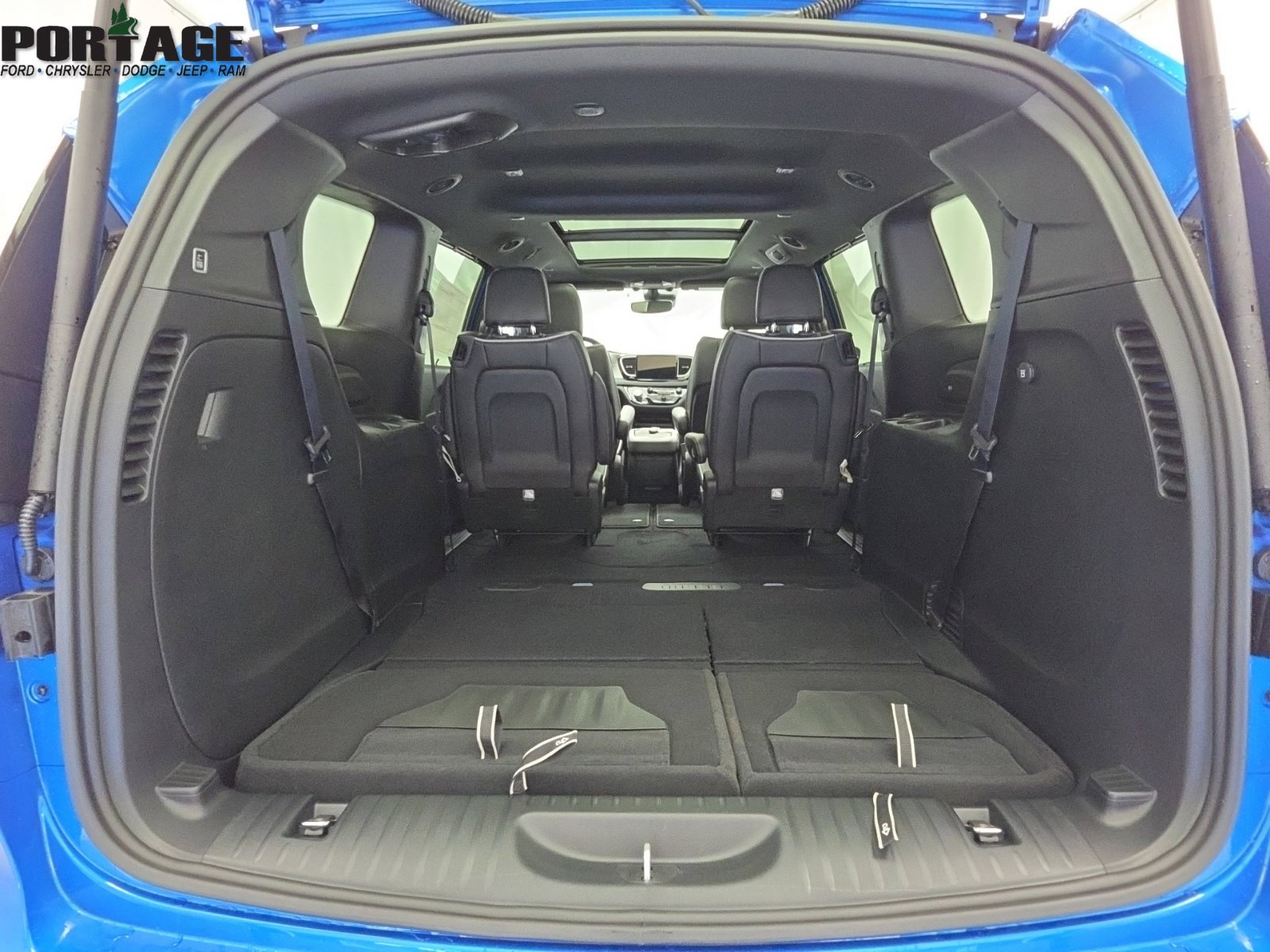 New 2027 Chrysler Pacifica Limited AWD/4WD image 36