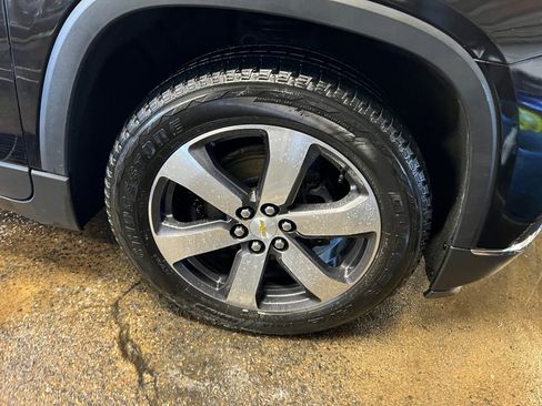 Used 2018 Chevrolet Traverse LT image 29