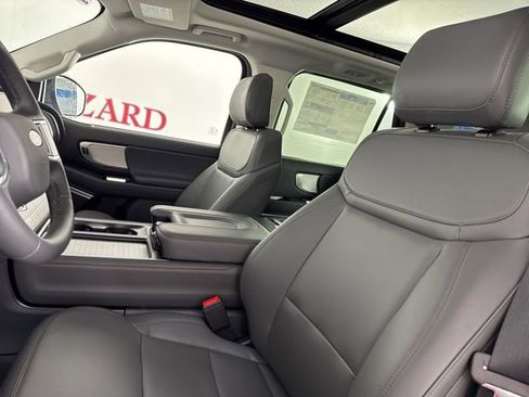 New 2025 Ford Expedition Active image 13