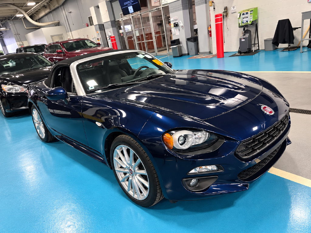 Used 2018 FIAT 124 Spider Lusso w/ Convenience Group RWD image 1