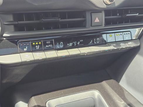 Used 2025 Toyota Crown Platinum AWD/4WD image 30