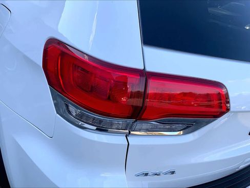 Used 2019 Jeep Grand Cherokee Limited AWD/4WD image 28