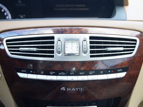 Used 2013 Mercedes-Benz CL 550 4MATIC image 40