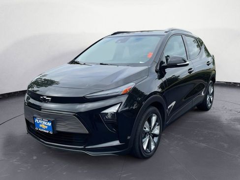 Used 2022 Chevrolet Bolt EUV LT w/ Convenience Package FWD image 6