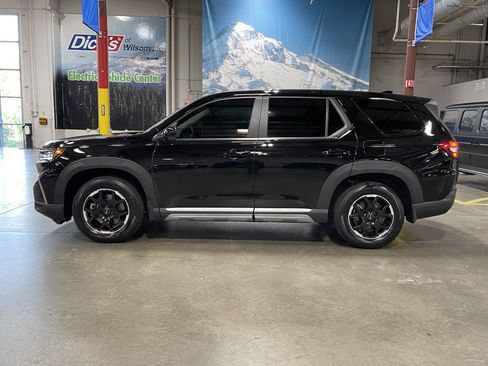 Used 2025 Honda Pilot EX-L image 2