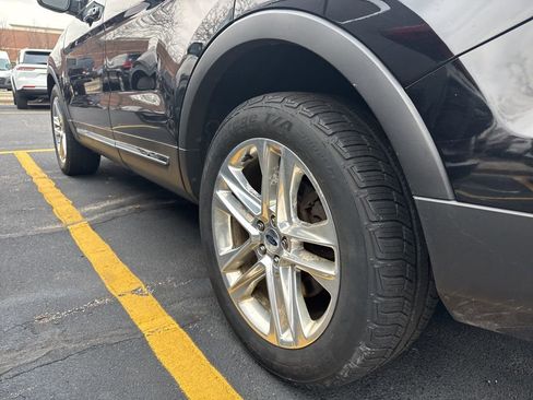 Used 2016 Ford Explorer XLT w/ Equipment Group 202A image 11