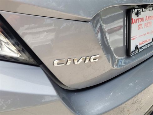 Used 2019 Honda Civic Touring image 10