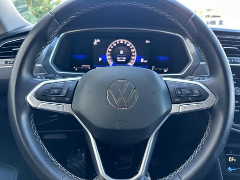 Used 2023 Volkswagen Tiguan SE image 27