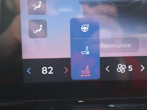 Used 2024 Lincoln Nautilus Reserve w/ Equipment Group 202A image 22