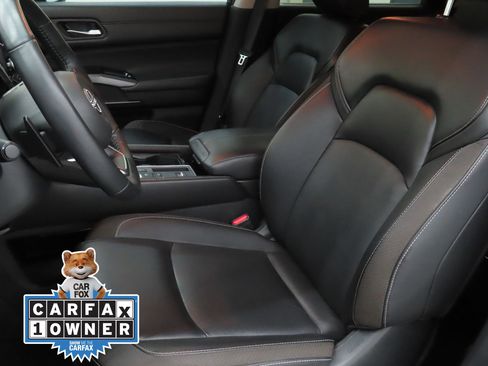 Used 2024 Nissan Pathfinder SL w/ Lighting Package (N92) FWD image 10