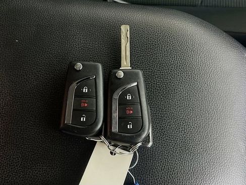 Used 2020 Toyota RAV4 LE image 32