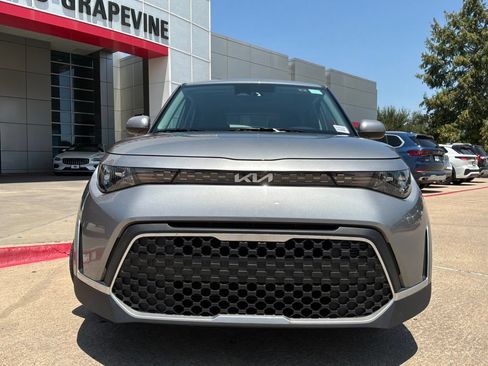 Used 2025 Kia Soul LX w/ LX Technology Package FWD image 3