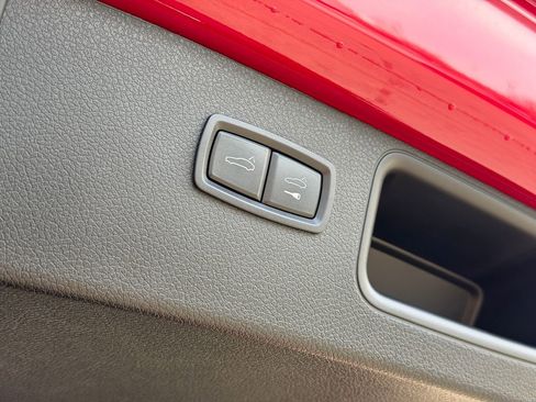 Used 2020 Porsche Macan GTS w/ Sport Chrono Package image 38