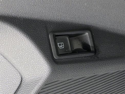 Used 2022 Volkswagen Taos SE image 31