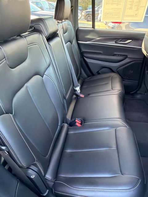 Certified 2025 Jeep Grand Cherokee Limited w/ Trailer Tow Package AWD/4WD image 14