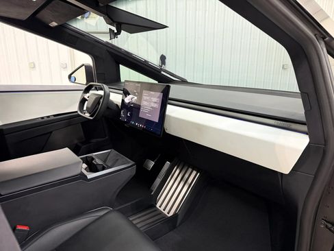 Used 2024 Tesla Cybertruck AWD Crew Cab image 12