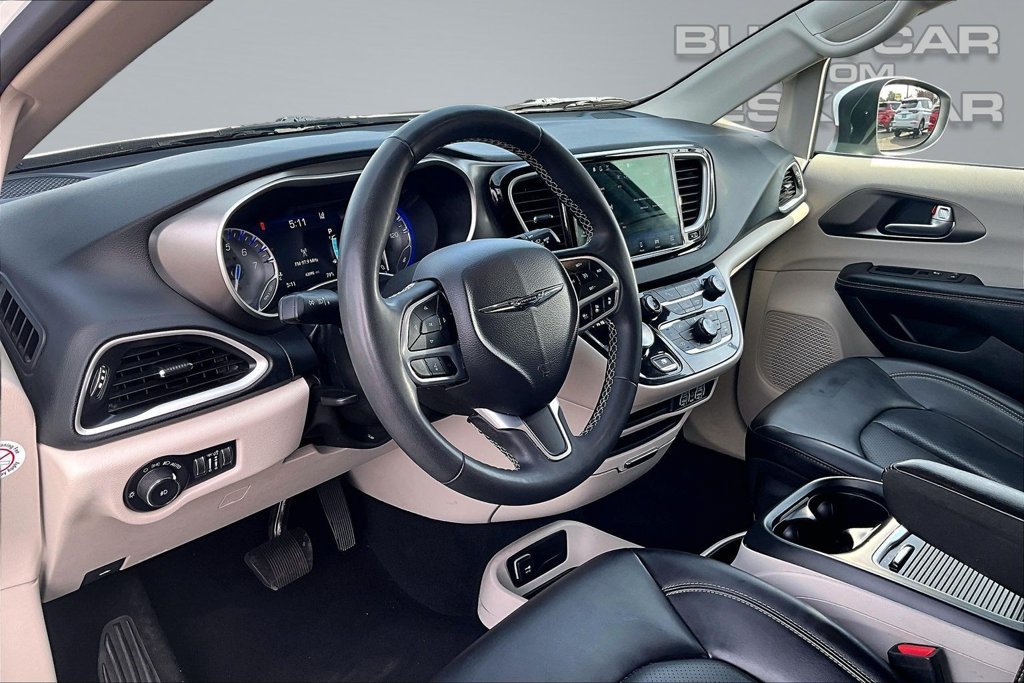 Used 2023 Chrysler Pacifica Touring-L FWD image 14