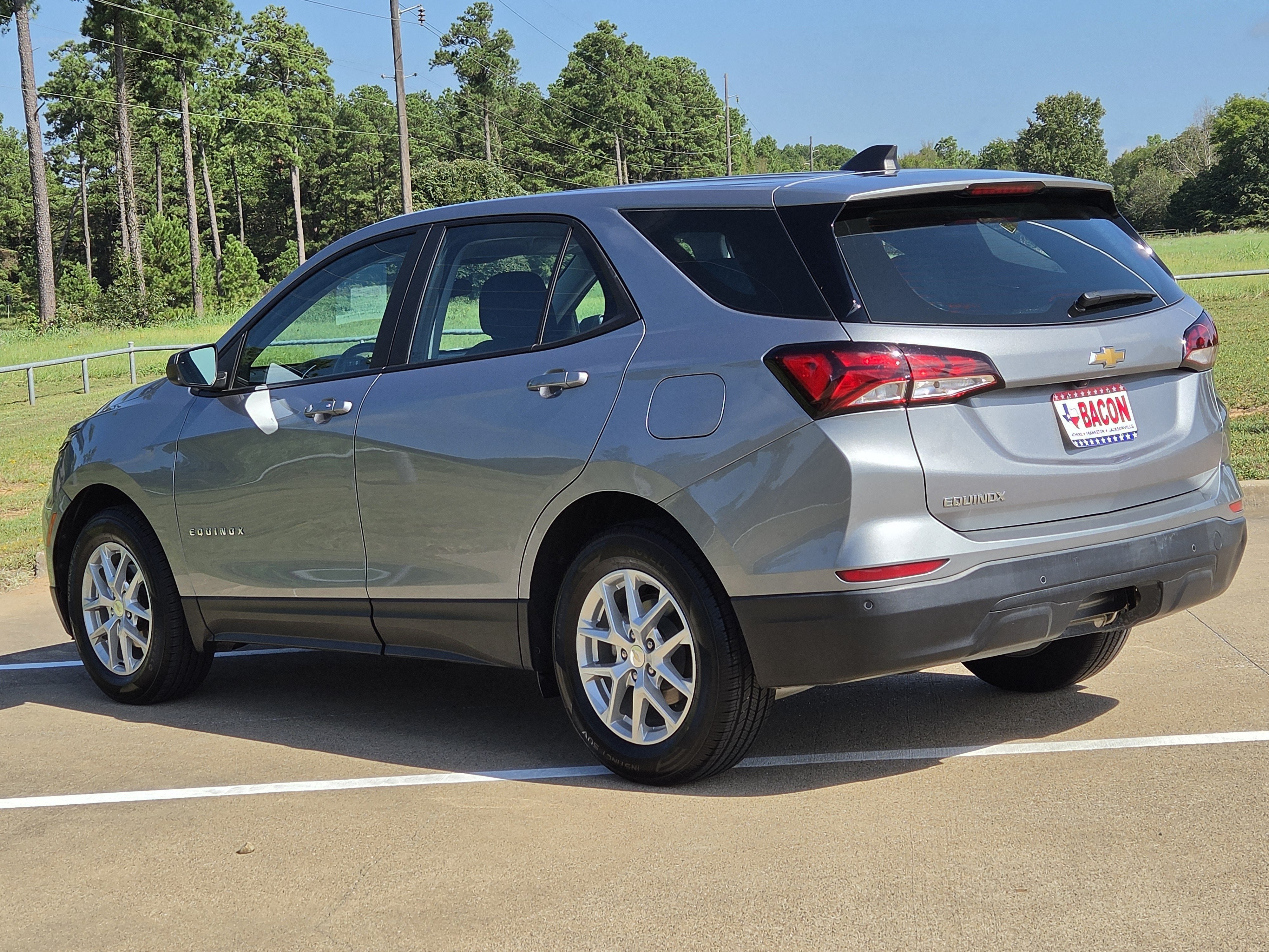 Used 2024 Chevrolet Equinox LS w/ Driver Confidence II Package FWD image 6