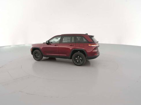 New 2025 Jeep Grand Cherokee Altitude image 7