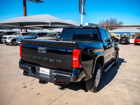 Used 2025 Toyota Tacoma SR5 image 33