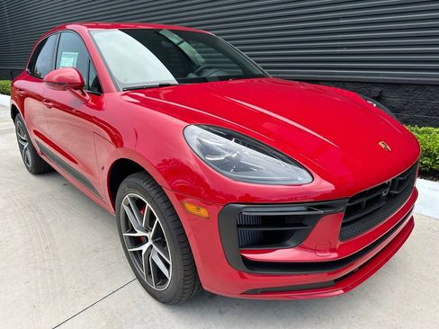 Certified 2025 Porsche Macan S image 10
