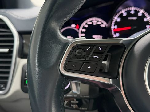 Used 2019 Porsche Cayenne AWD/4WD image 22