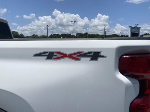 Used 2025 Chevrolet Silverado 2500 LT w/ Convenience Package AWD/4WD image 10