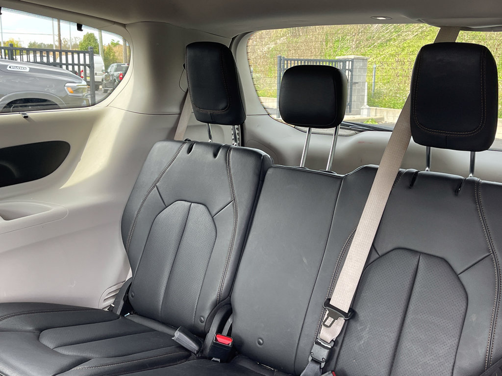 Used 2019 Chrysler Pacifica Touring-L FWD image 6