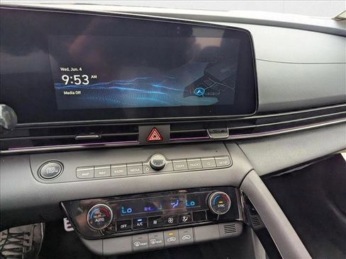 New 2025 Hyundai Elantra SEL image 11