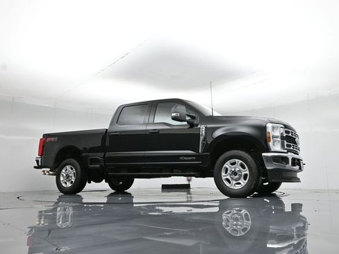 New 2026 Ford F250 XLT w/ FX4 Off-Road Package image 3
