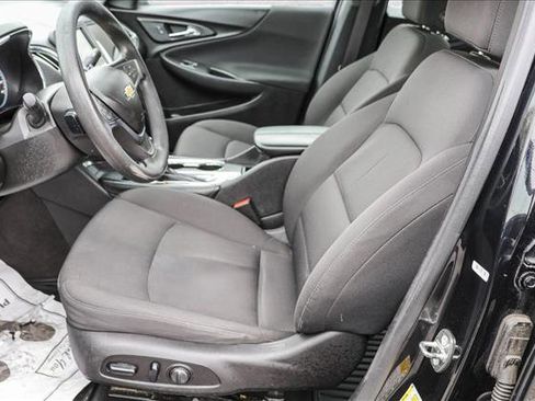 Used 2018 Chevrolet Malibu LT image 11