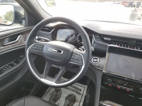 New 2025 Jeep Grand Cherokee Limited image 18