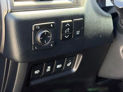 Used 2022 Lexus GX 460 Premium w/ Accessory Package AWD/4WD image 6