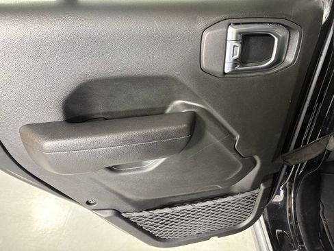 Used 2024 Jeep Wrangler Unlimited Rubicon w/ Technology Group AWD/4WD image 34