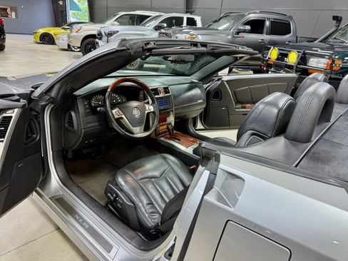 Used 2006 Cadillac XLR image 18