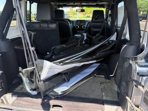 Used 2016 Jeep Wrangler Unlimited Rubicon AWD/4WD image 24