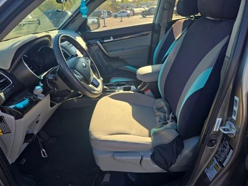 Used 2015 Kia Sorento LX image 8