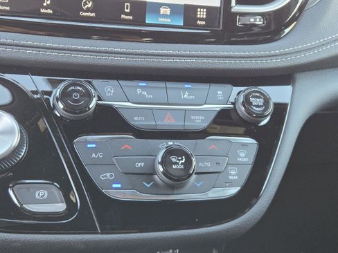 New 2026 Chrysler Pacifica Select image 15