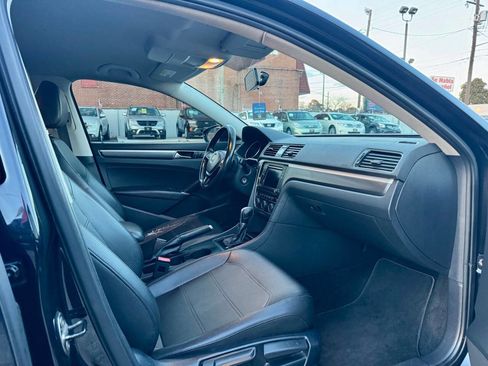 Used 2017 Volkswagen Passat 1.8T R-Line image 12