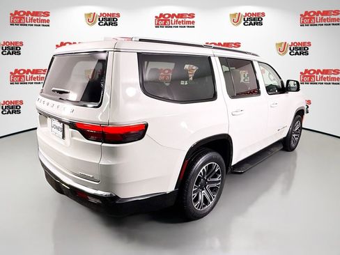 Used 2022 Jeep Wagoneer Series III w/ Flexible Seating Group image 17