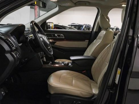 Used 2018 Ford Explorer Platinum image 4