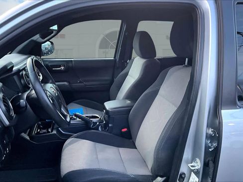 Used 2022 Toyota Tacoma TRD Off-Road w/ Technology Package image 11