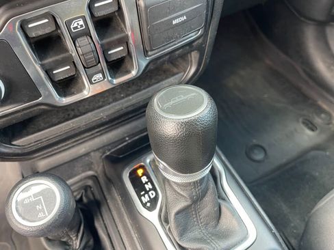 Used 2022 Jeep Gladiator Sport AWD/4WD image 14
