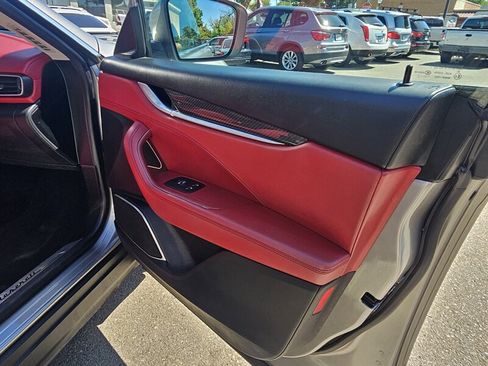 Used 2017 Maserati Levante S image 19