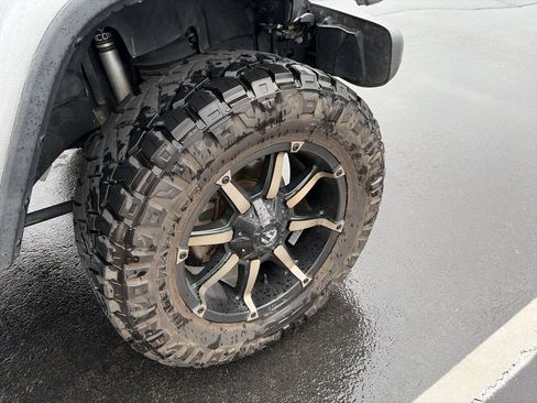 Used 2019 Jeep Wrangler Unlimited Sahara AWD/4WD image 7