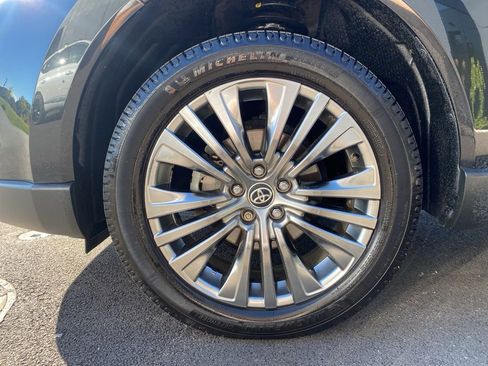 Used 2021 Toyota Venza XLE w/ Softex Package image 31