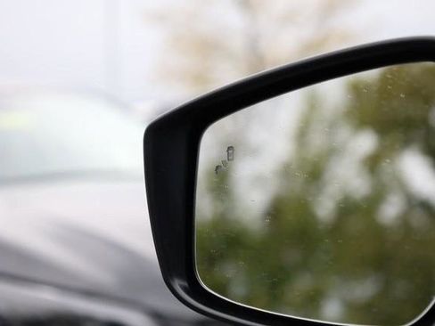 New 2025 Nissan Versa SR w/ Trunk Package image 18