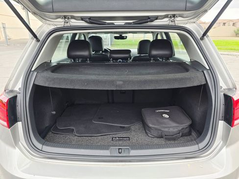 Used 2018 Volkswagen Golf SE image 39