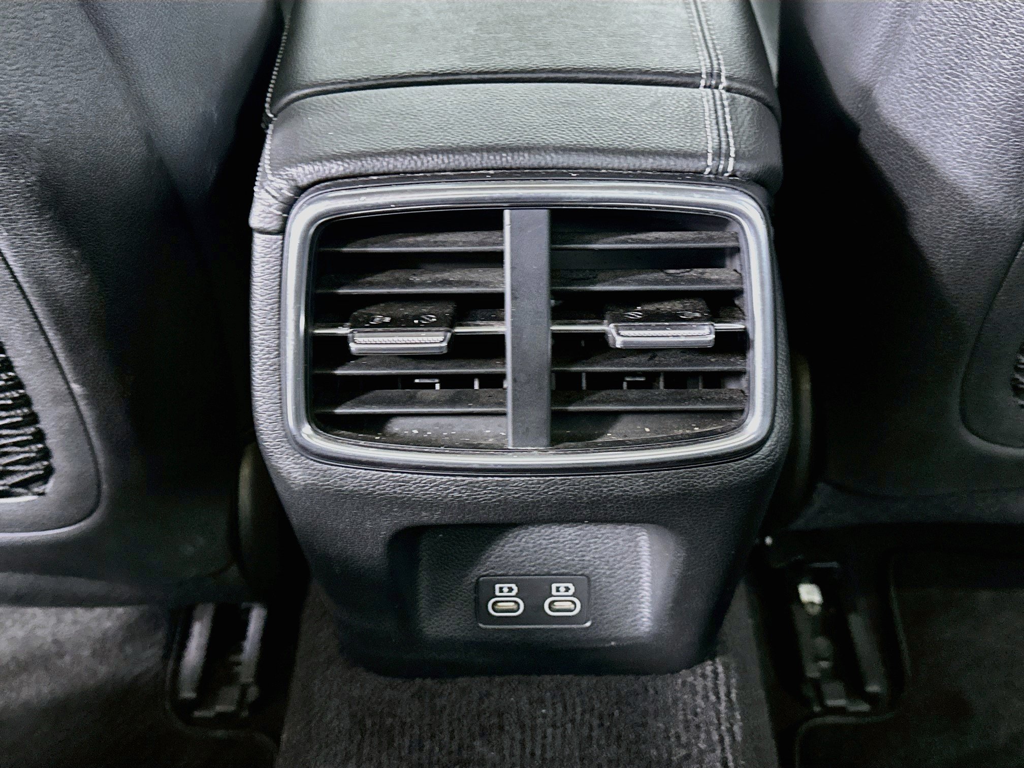 Used 2025 Genesis G70 2.5T RWD image 28